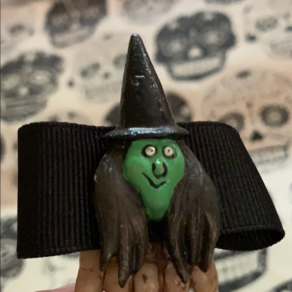 Halloween witch Hair accessory Clip Creepy hand Accessory NEW - Picture 3 of 16